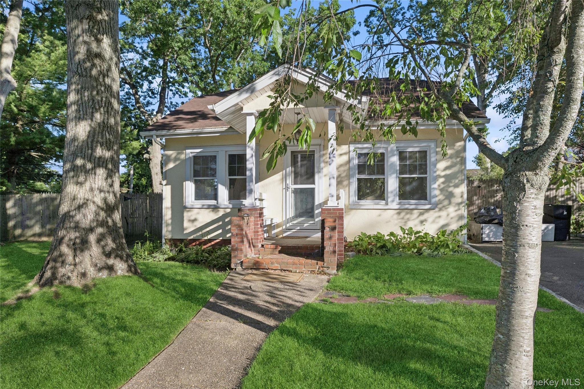 Single Family Lakeview Court  Suffolk County, NY 11779, MLS-1010620-4