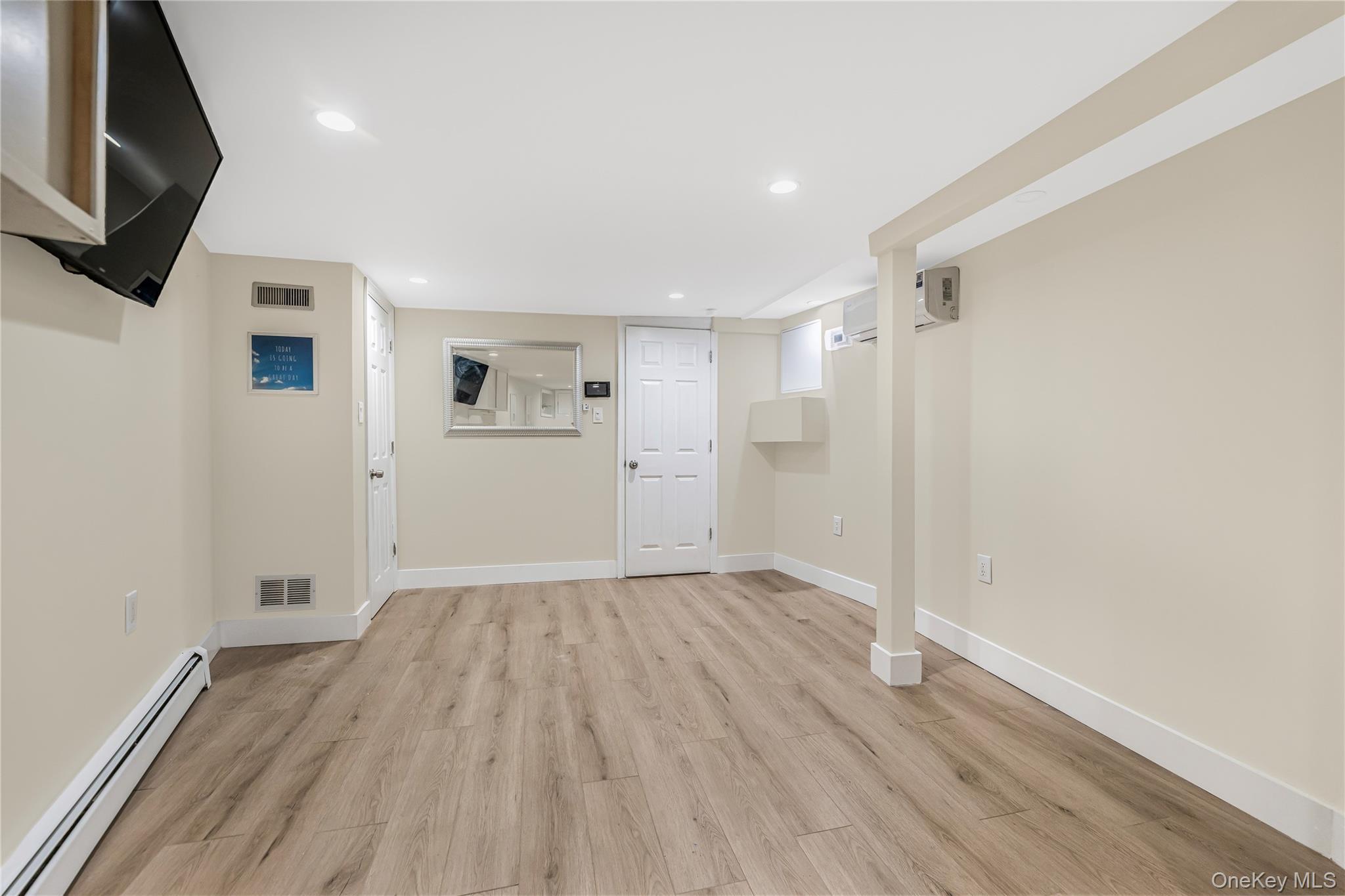 Single Family E 211th Street  Bronx, NY 10467, MLS-1010651-18
