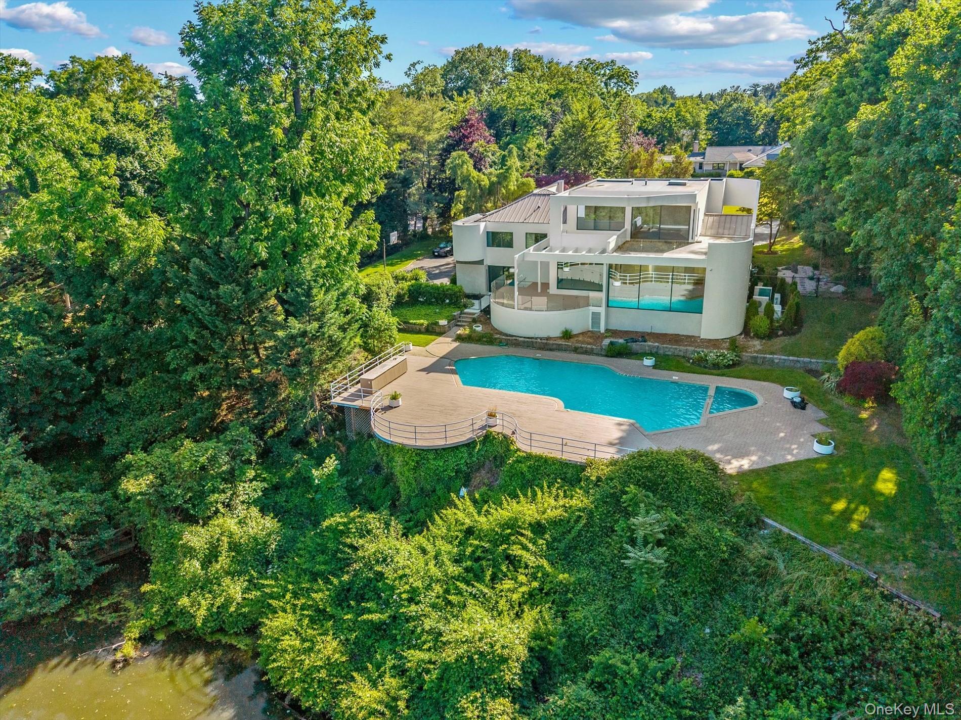 Single Family Foxwood Road Nassau County, NY 11024, MLS-1010675-40