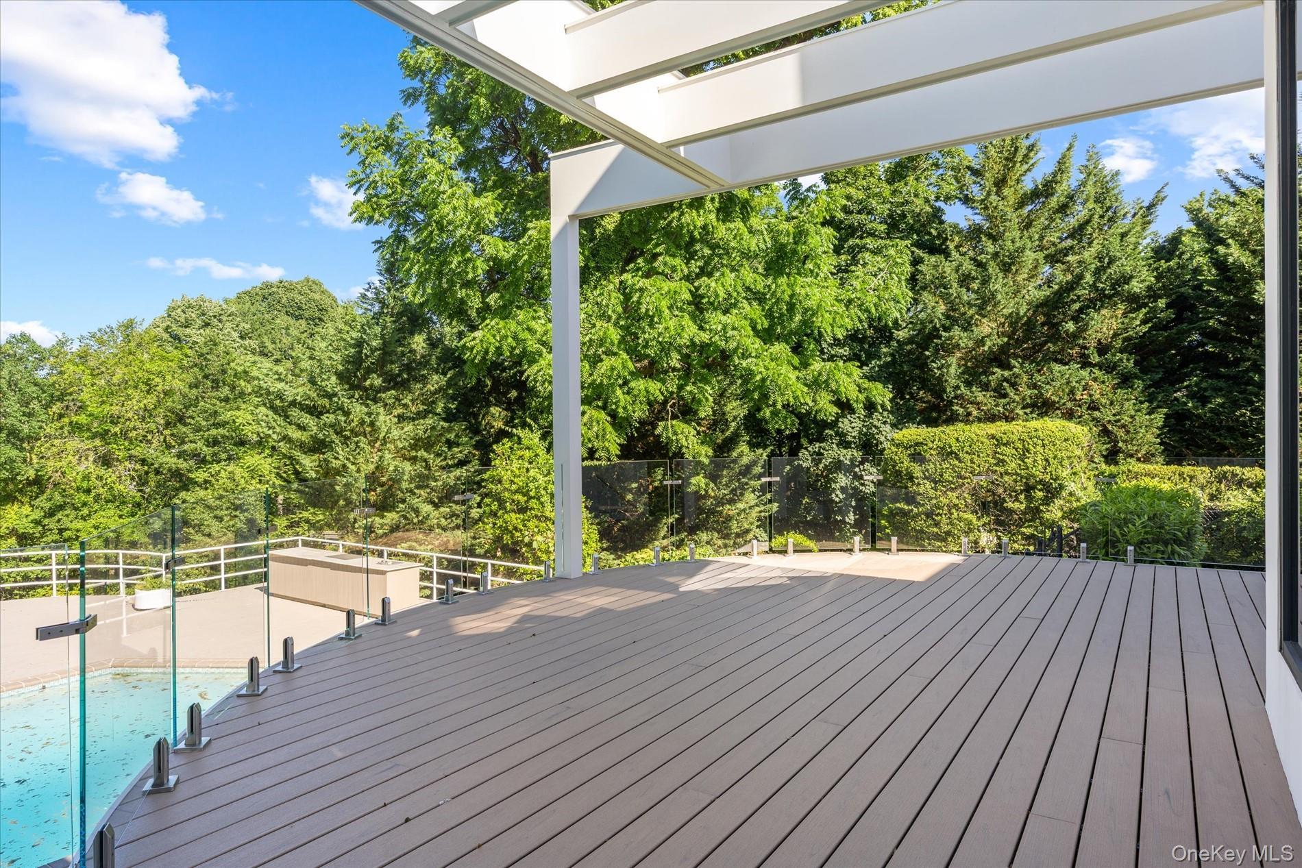Single Family Foxwood Road Nassau County, NY 11024, MLS-1010675-41