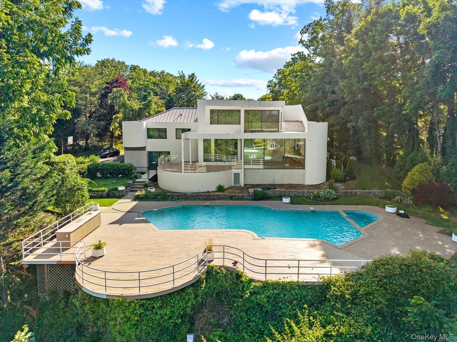 Single Family Foxwood Road Nassau County, NY 11024, MLS-1010675-42