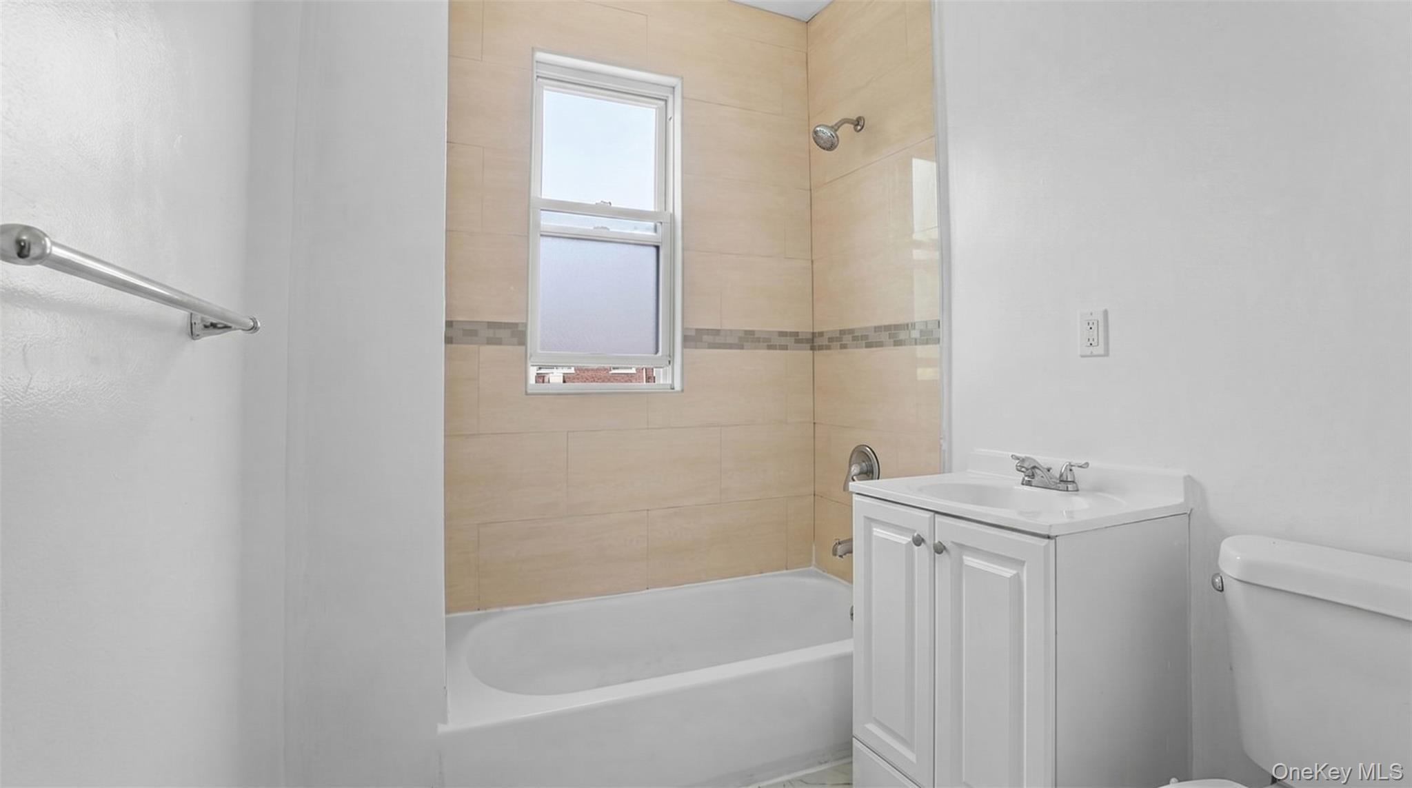 Single Family 225th Bronx, NY 10466, MLS-1010692-18