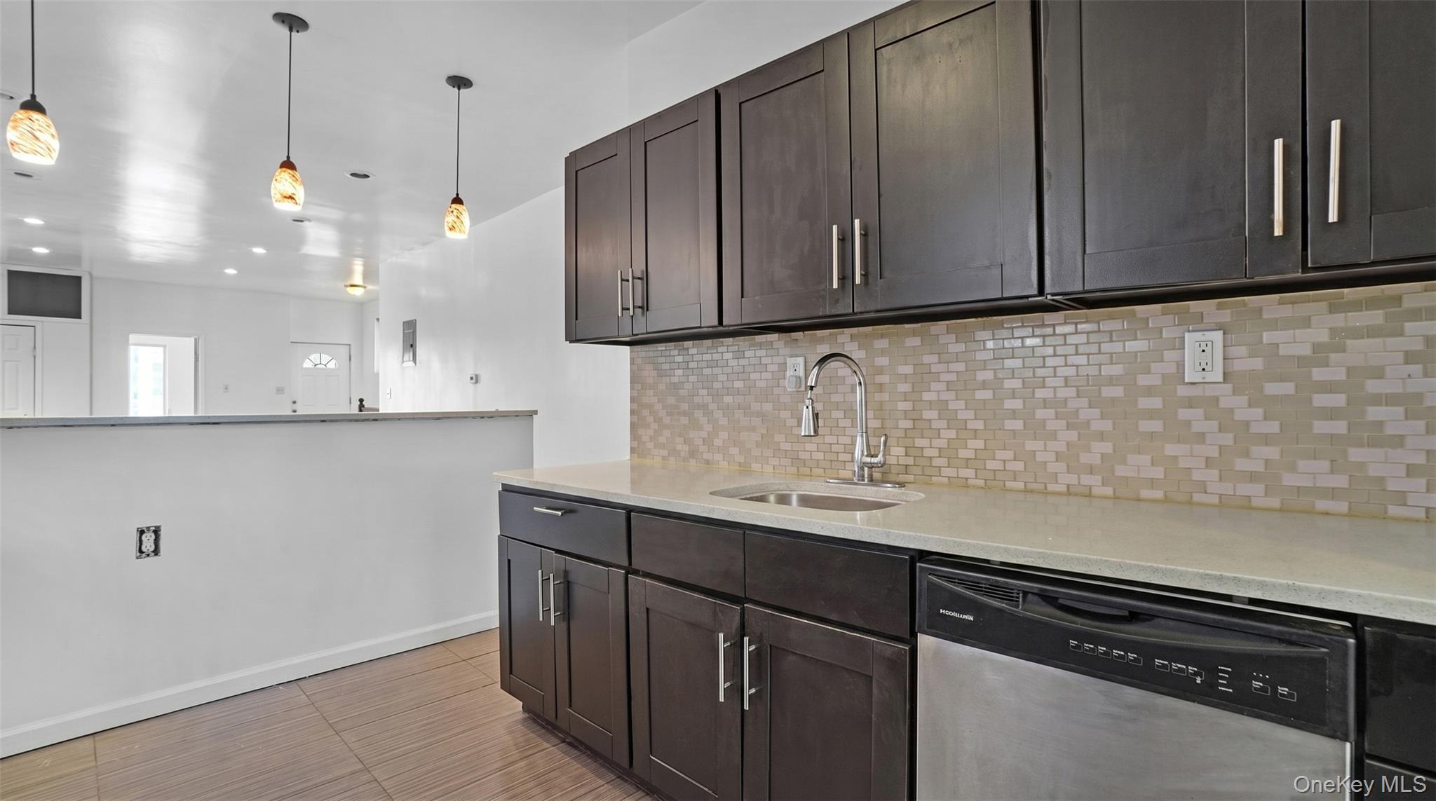 Single Family 225th Bronx, NY 10466, MLS-1010692-20