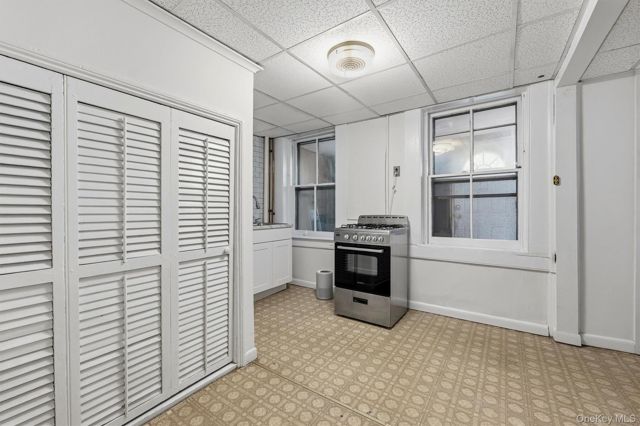 Single Family Vireo Avenue  Bronx, NY 10470, MLS-1010925-27