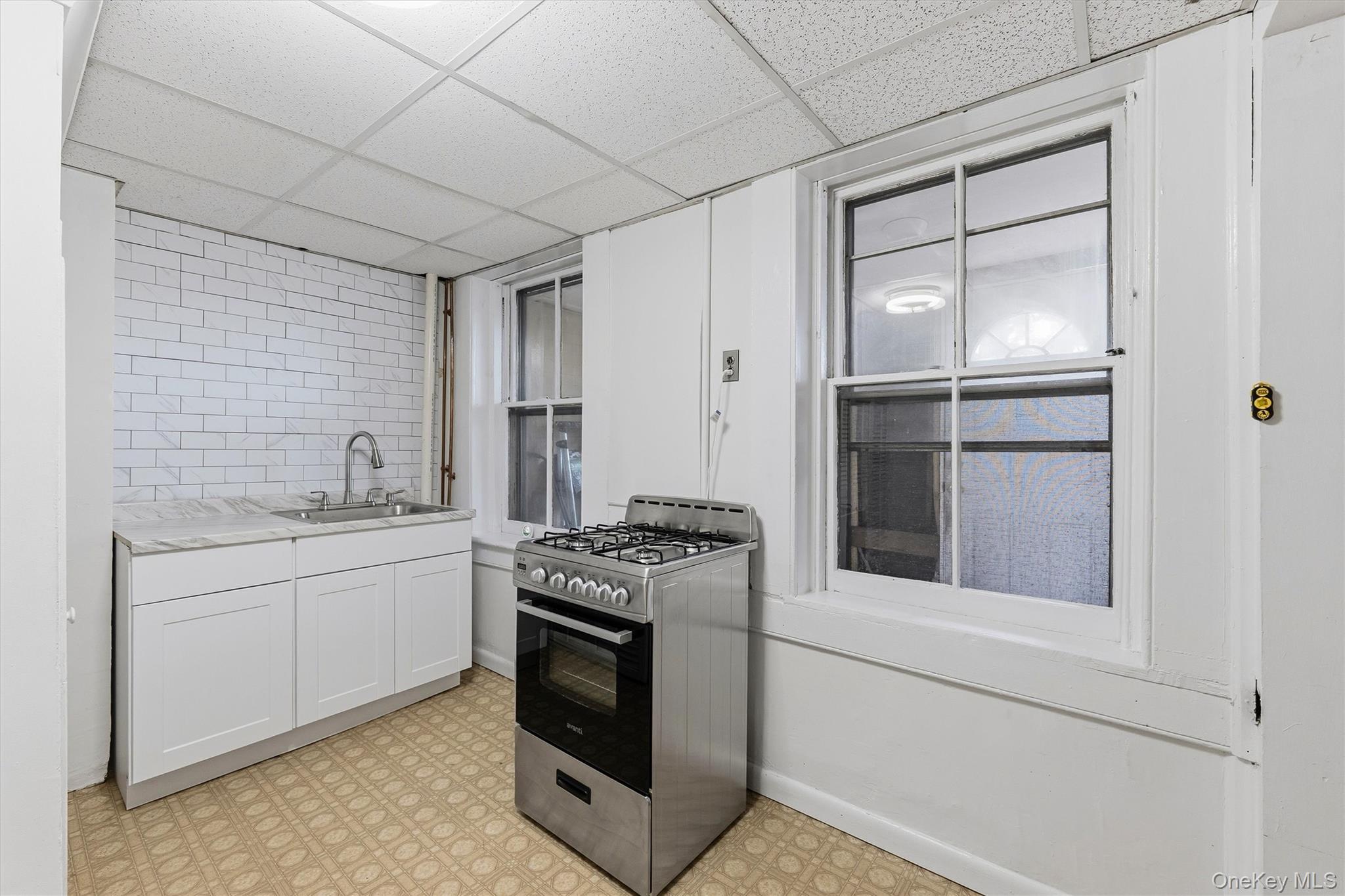 Single Family Vireo Avenue  Bronx, NY 10470, MLS-1010925-28