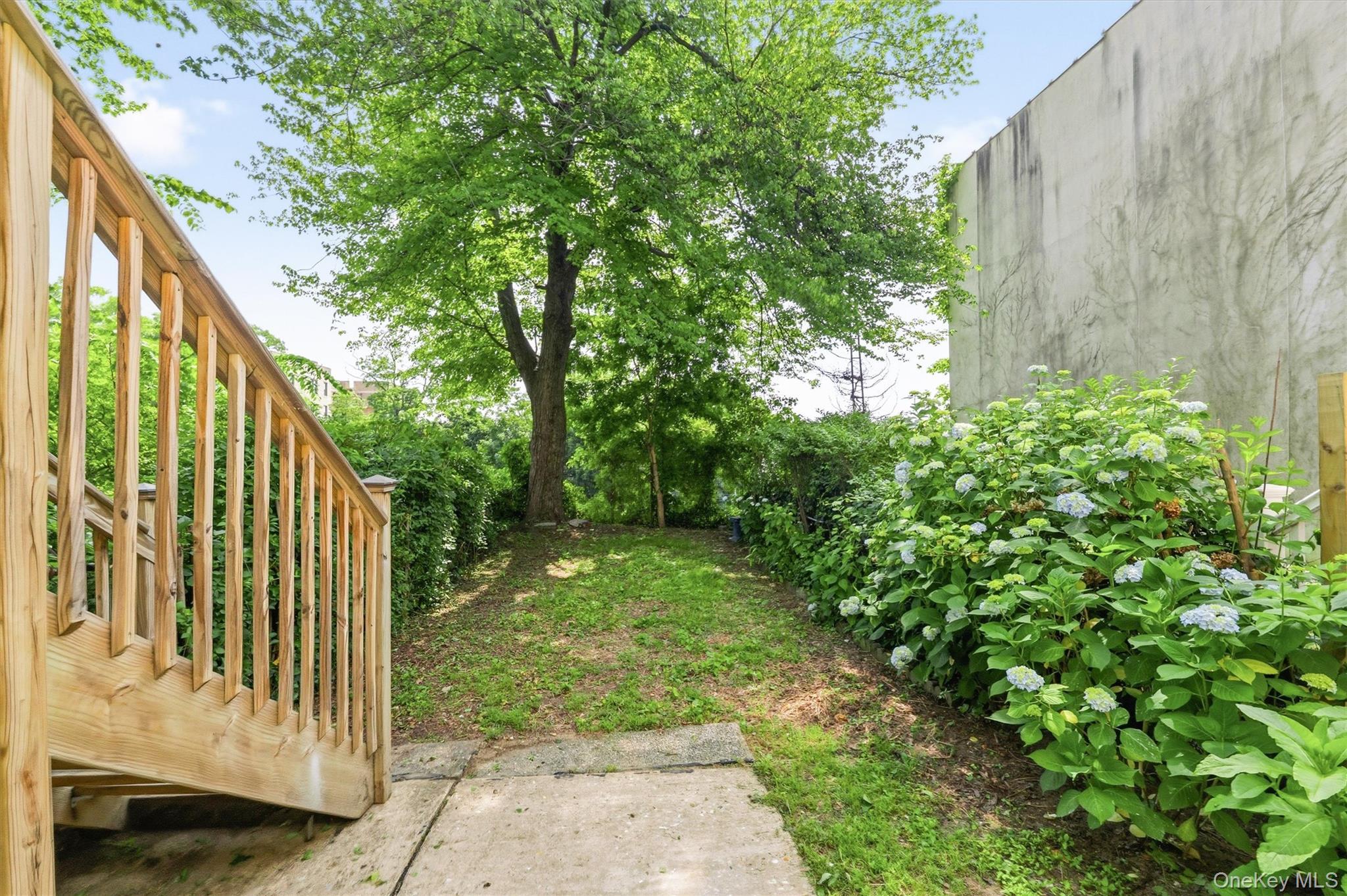 Single Family Vireo Avenue  Bronx, NY 10470, MLS-1010925-34