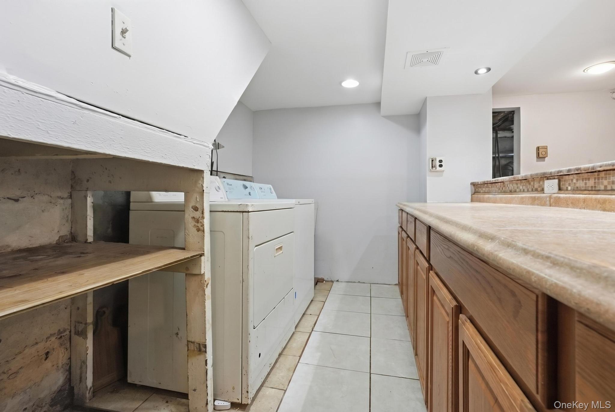 Single Family Winchester Queens, NY 11428, MLS-1010928-15