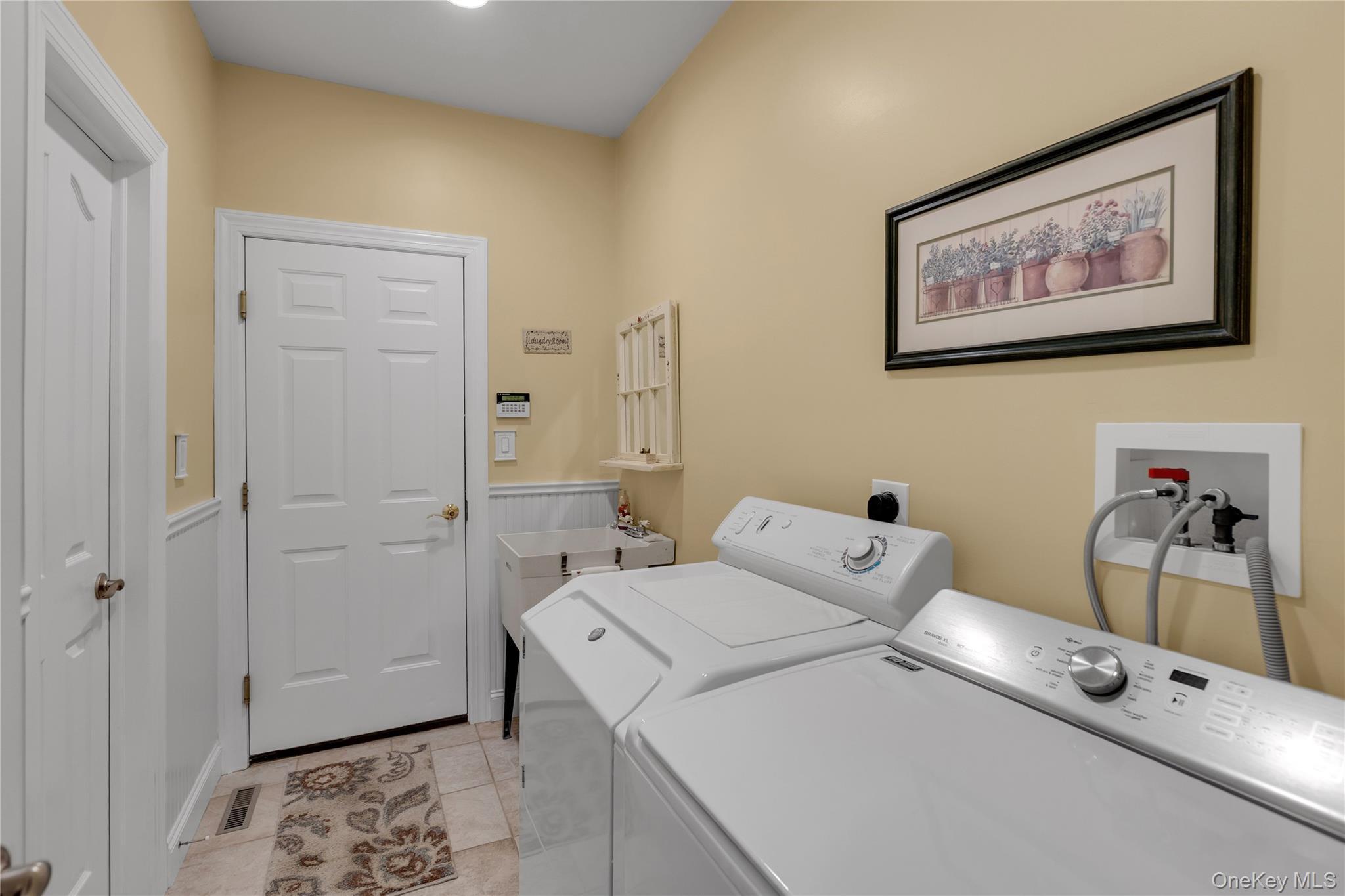 Single Family Landing Lane  Suffolk County, NY 11933, MLS-1010933-13