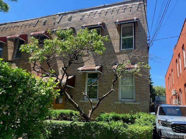 Single Family Digney Avenue Bronx, NY 10466, MLS-1010964-2