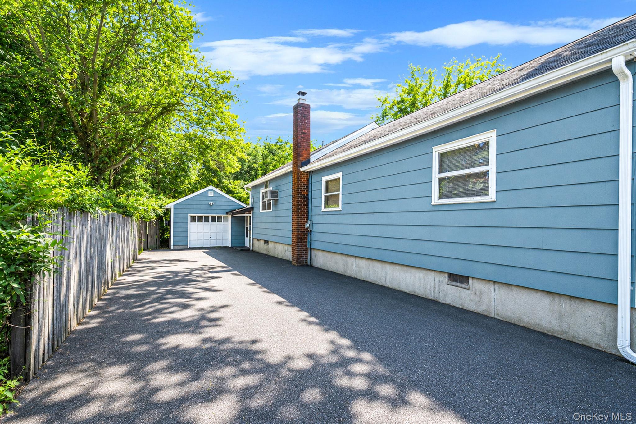 Single Family Curtis Drive  Suffolk County, NY 11789, MLS-1011128-37