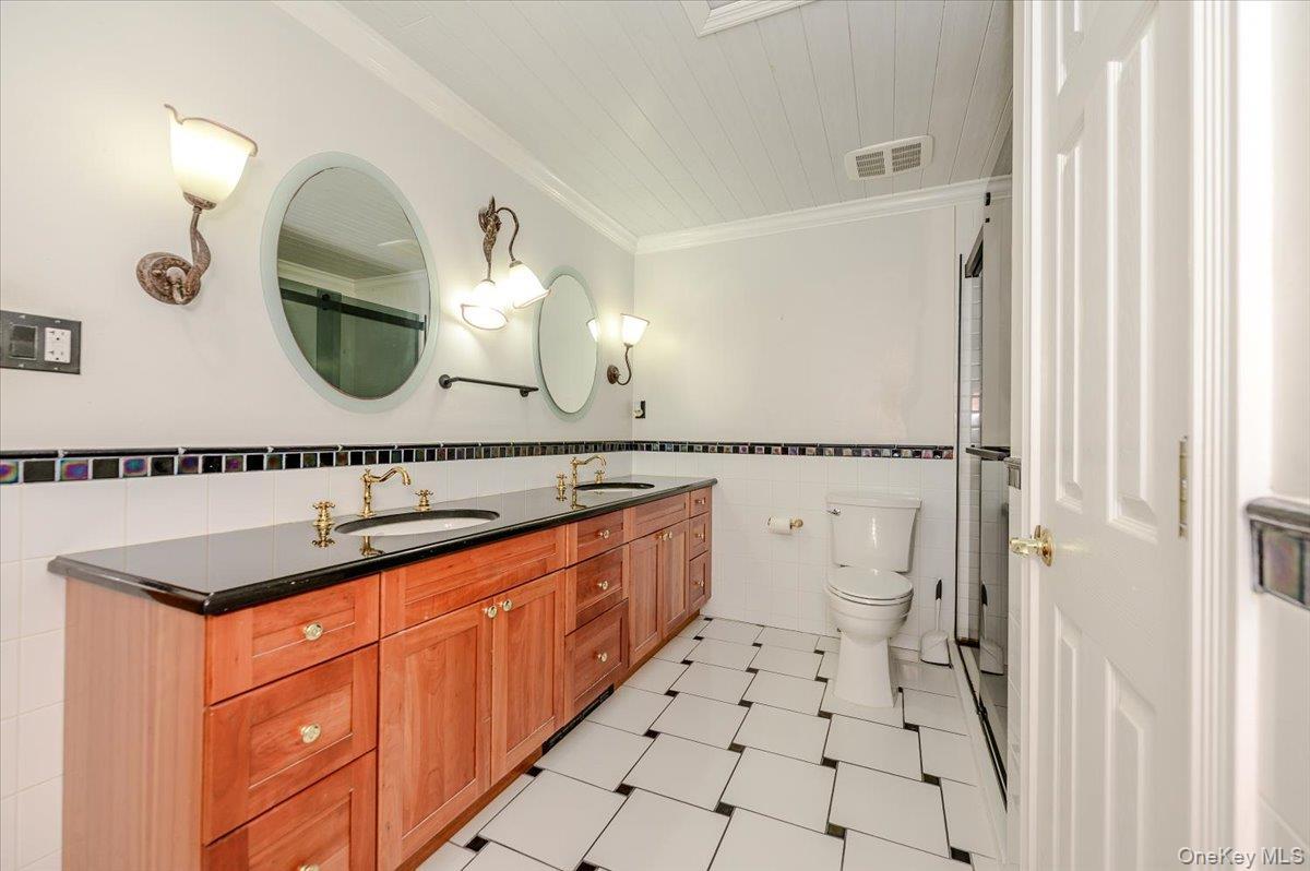 Single Family Edmore Lane  Suffolk County, NY 11795, MLS-1011134-14