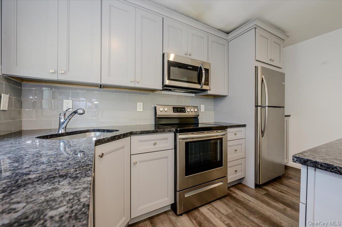 Single Family Edmore Lane  Suffolk County, NY 11795, MLS-1011134-27