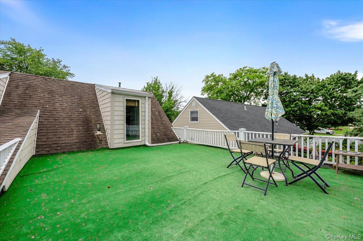 Single Family Edmore Lane  Suffolk County, NY 11795, MLS-1011134-40