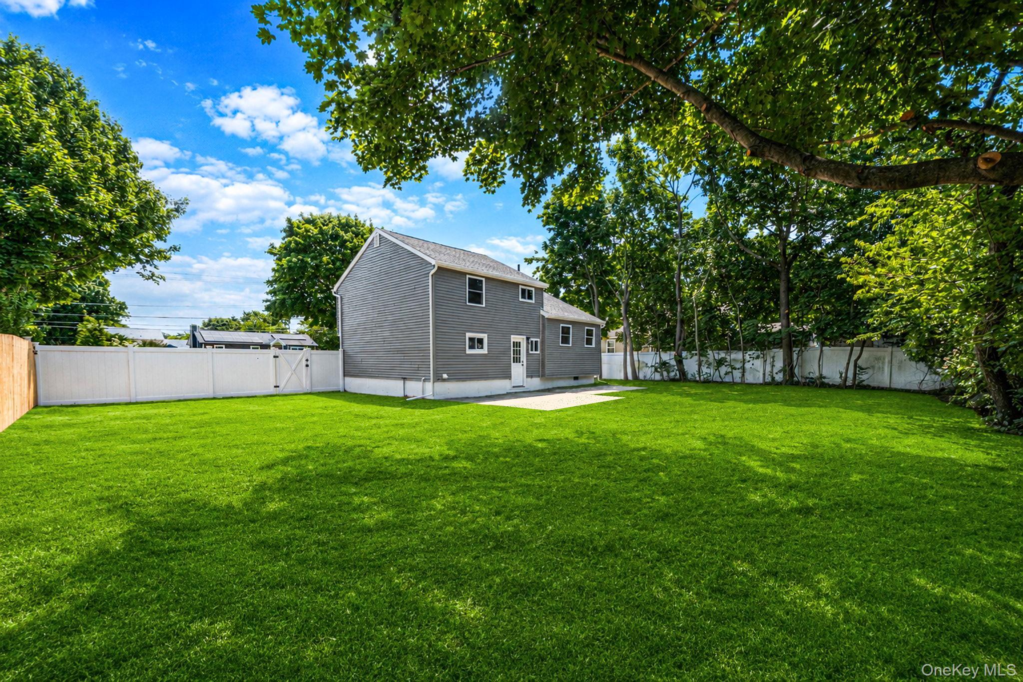 Single Family Americus Avenue  Suffolk County, NY 11772, MLS-1011214-36