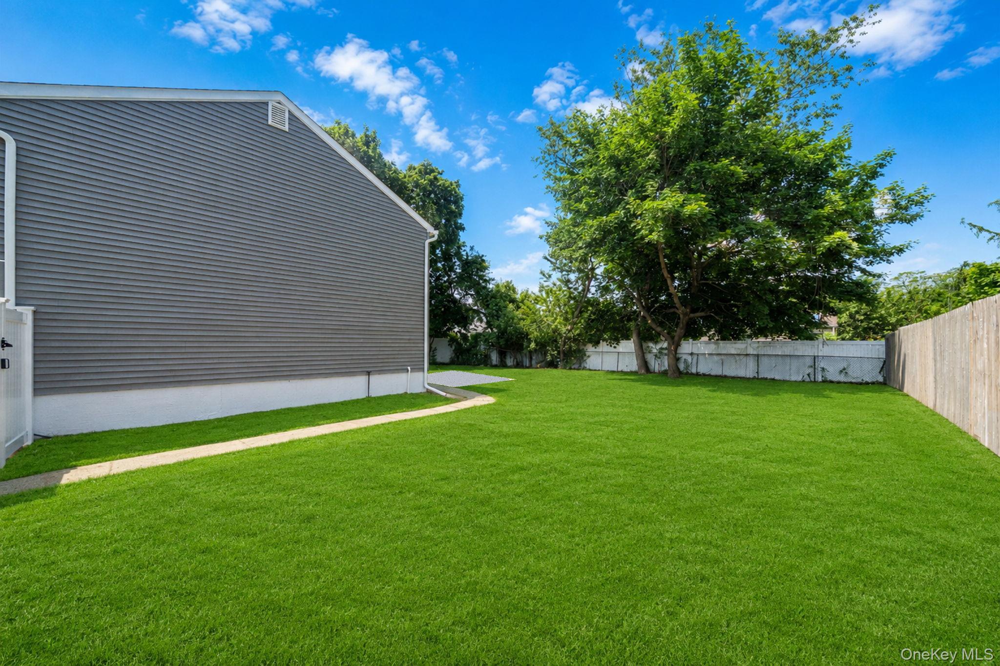 Single Family Americus Avenue  Suffolk County, NY 11772, MLS-1011214-37