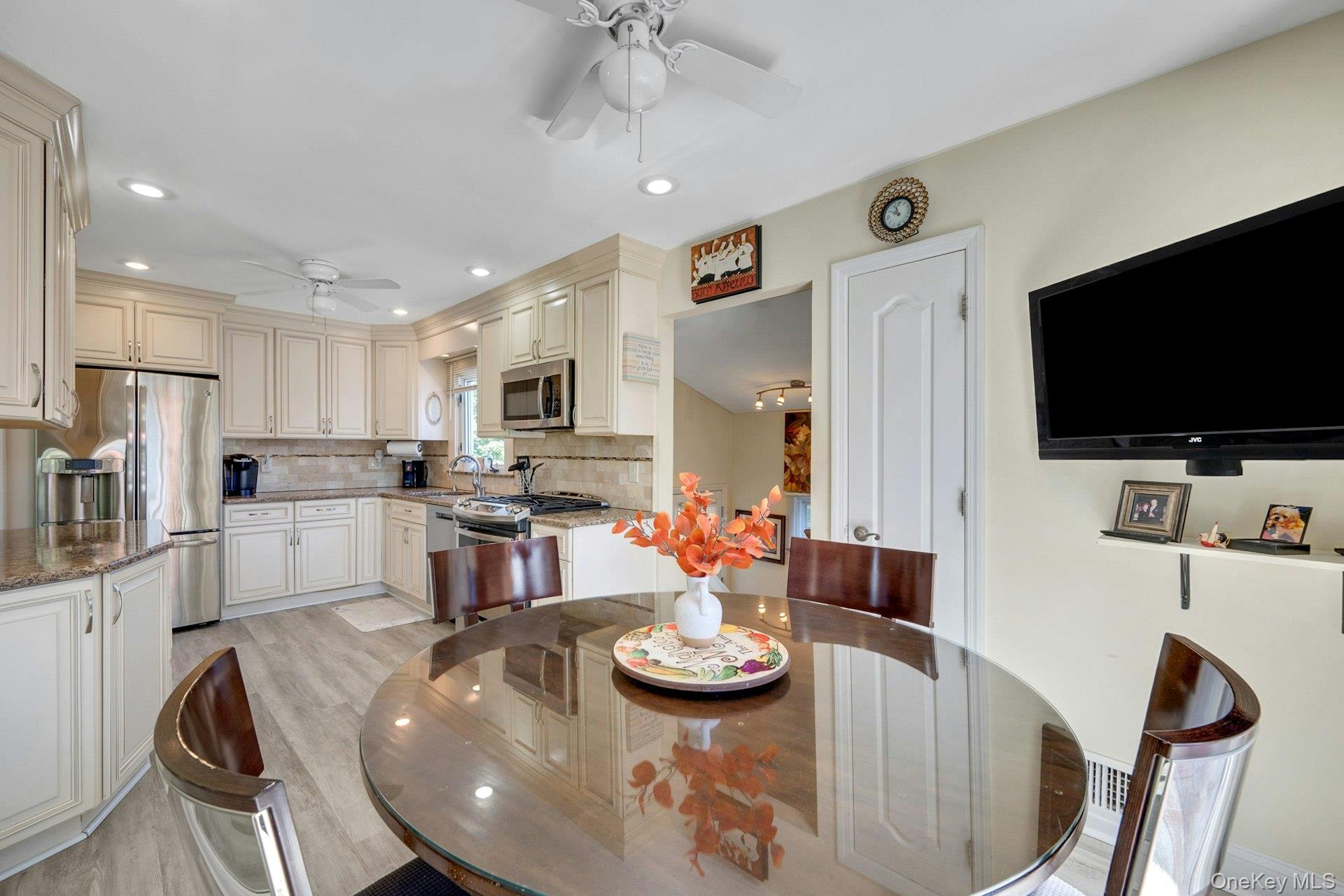 Single Family Windsor Oval Westchester County, NY 10805, MLS-1011278-11