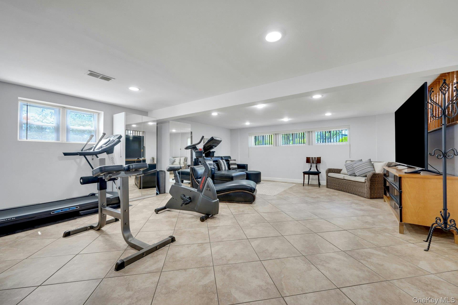 Single Family Windsor Oval Westchester County, NY 10805, MLS-1011278-20