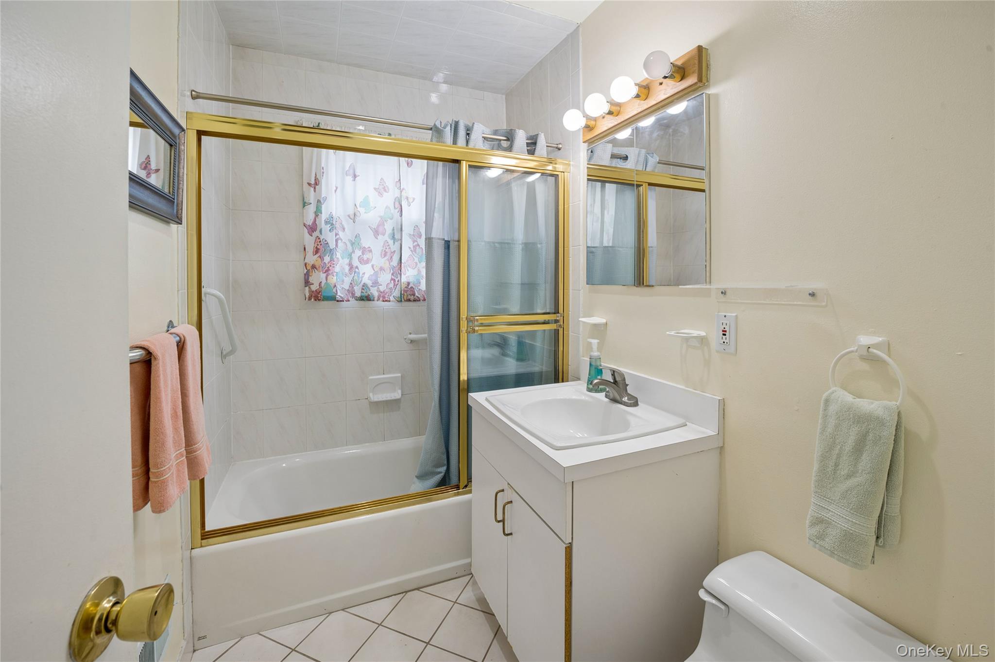 Single Family Hazelton Road Westchester County, NY 10710, MLS-1011334-11