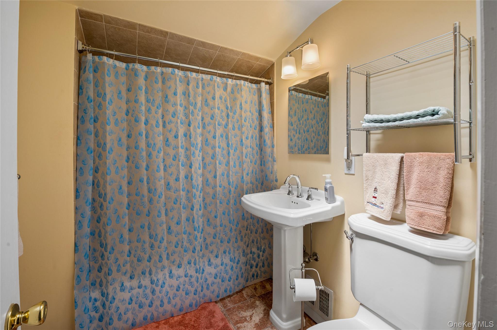 Single Family Hazelton Road Westchester County, NY 10710, MLS-1011334-21