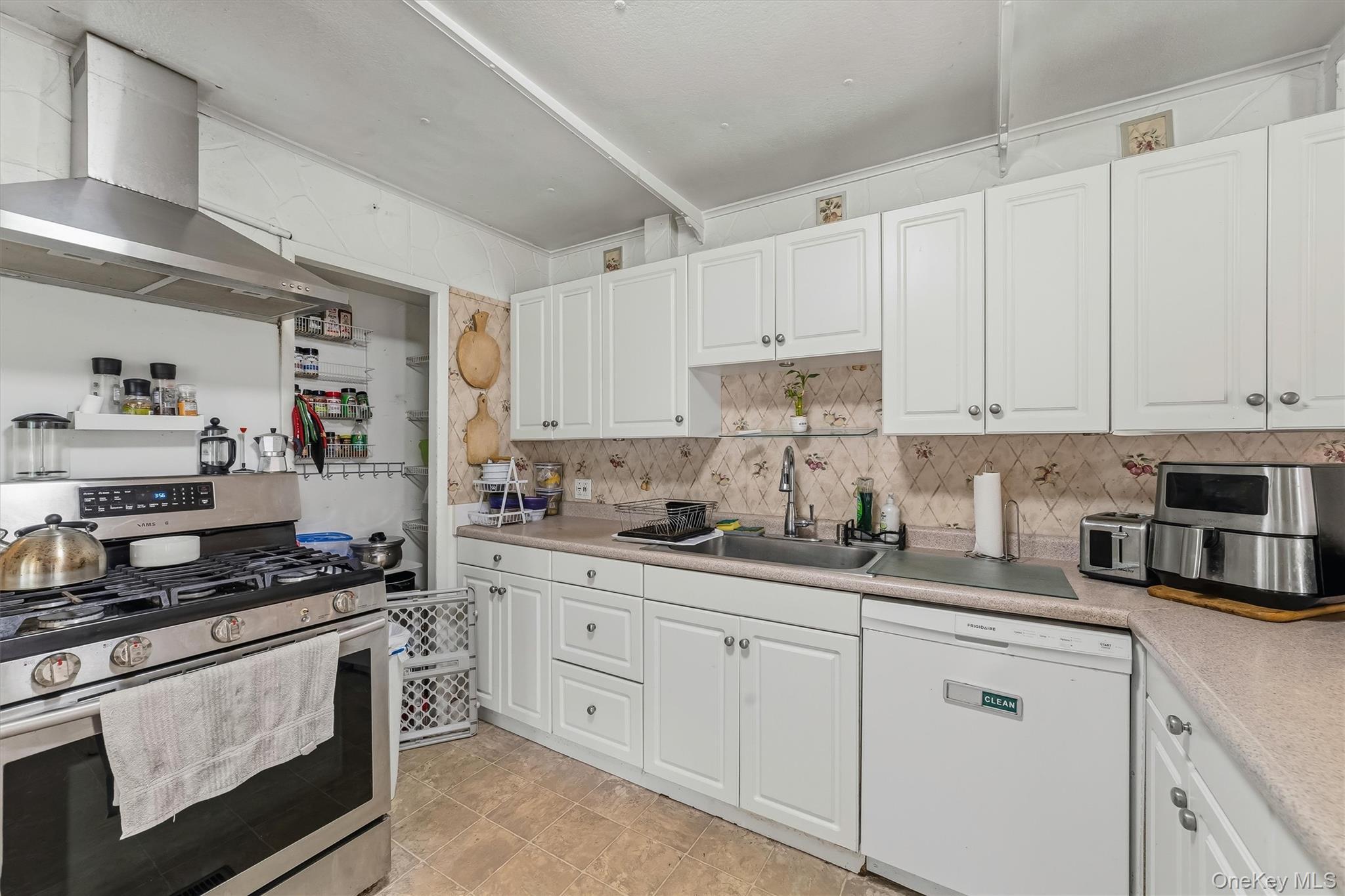 Single Family Crompond Road  Westchester County, NY 10567, MLS-1011354-10