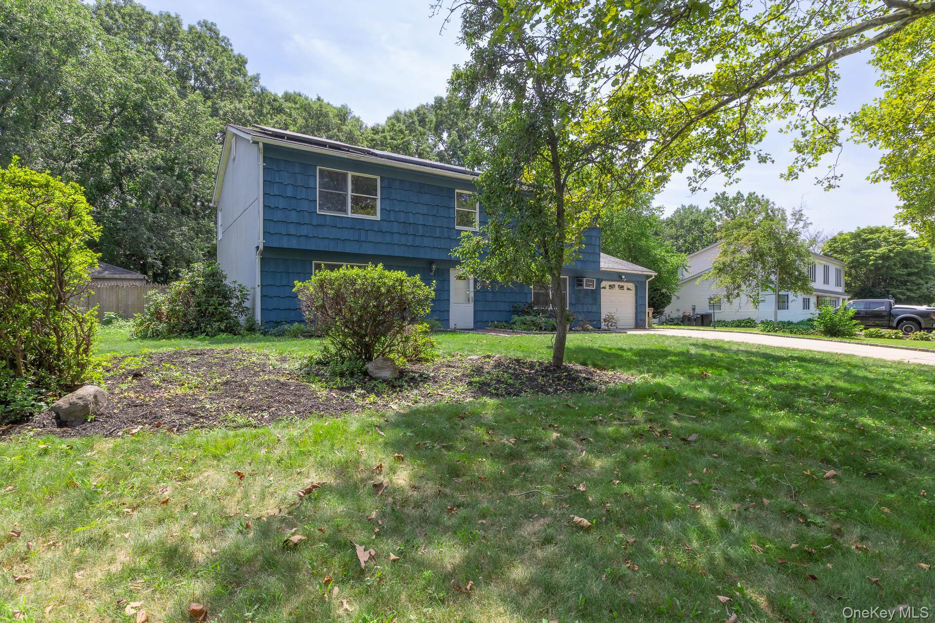 Single Family Long Meadow Place  Suffolk County, NY 11720, MLS-1011362-5
