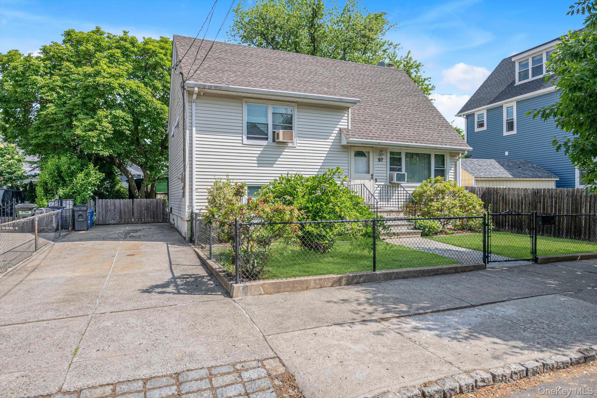 Single Family Fordham Bronx, NY 10464, MLS-1011403-22