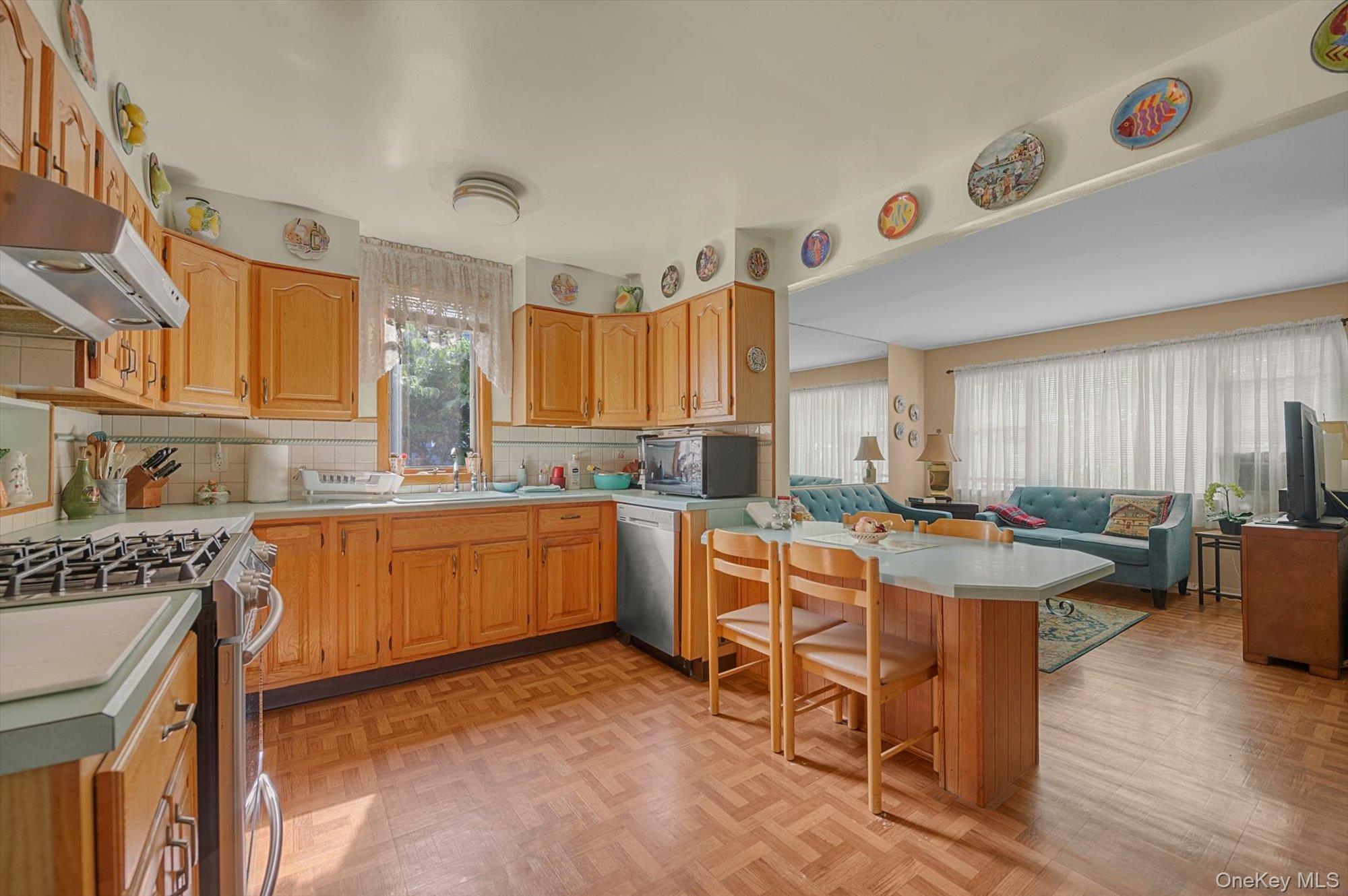 Single Family Fordham Bronx, NY 10464, MLS-1011403-4