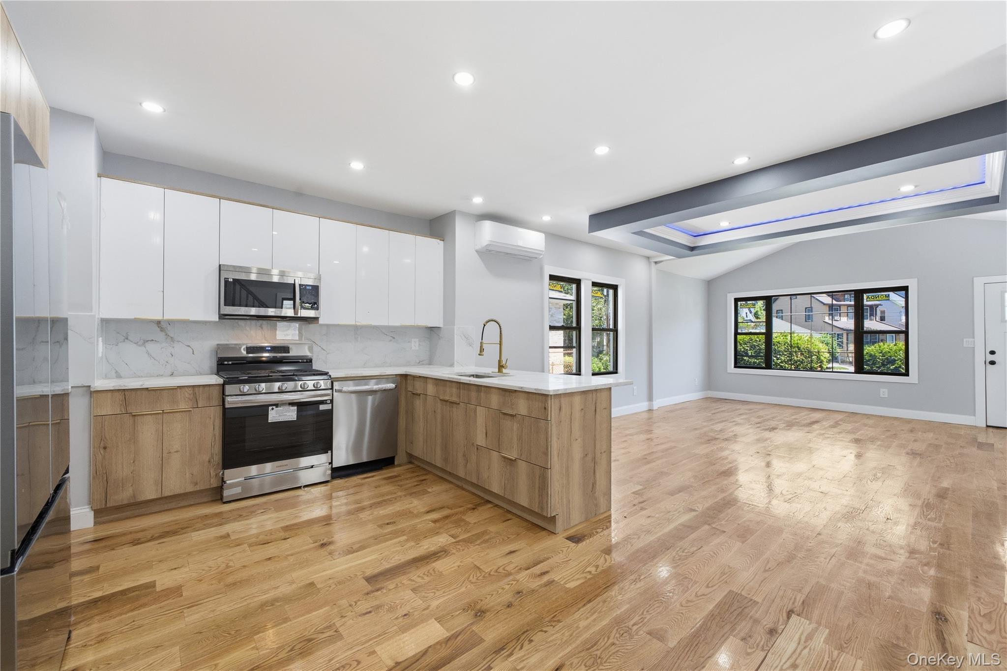 Single Family 212th Street  Queens, NY 11429, MLS-1011407-10