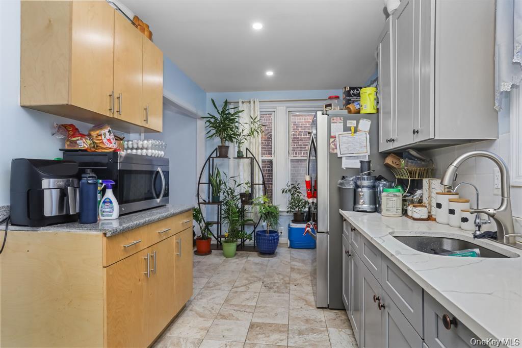 Single Family Andrews Avenue Bronx, NY 10453, MLS-1011421-13