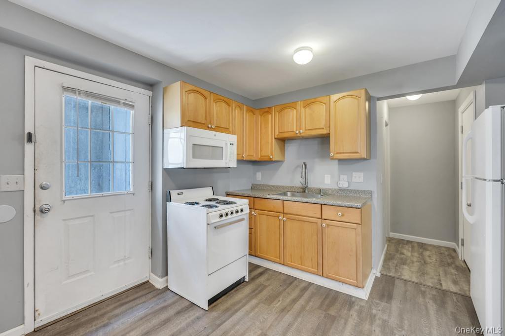 Single Family Cherry Road Suffolk County, NY 11778, MLS-1011433-23