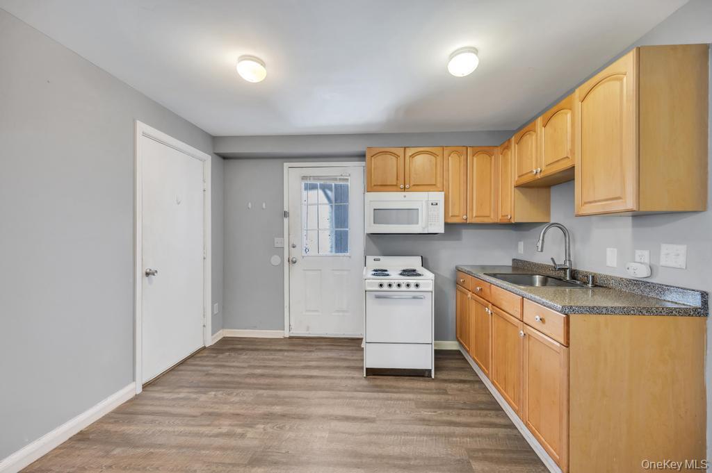 Single Family Cherry Road Suffolk County, NY 11778, MLS-1011433-24