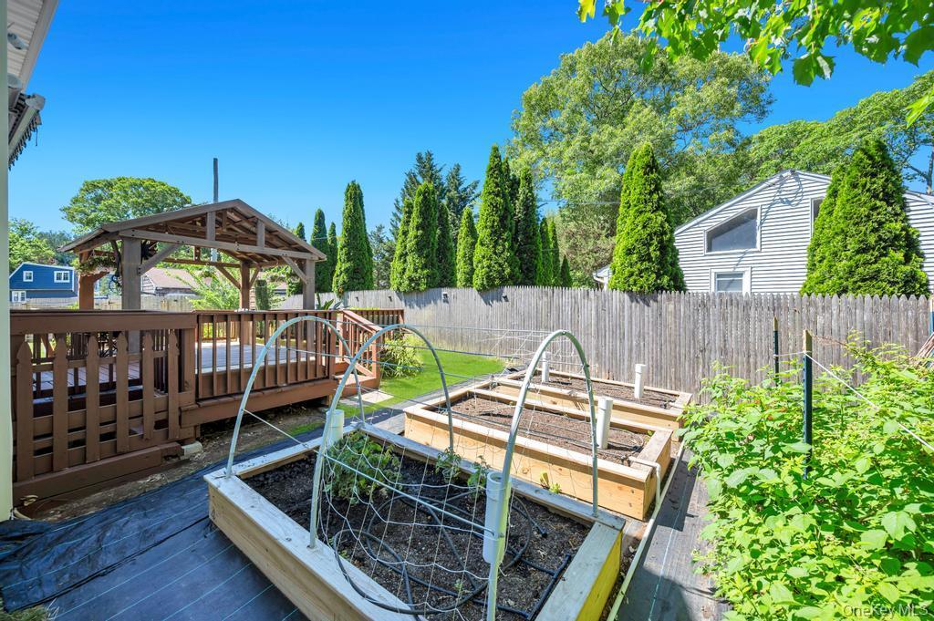 Single Family Cherry Road Suffolk County, NY 11778, MLS-1011433-29