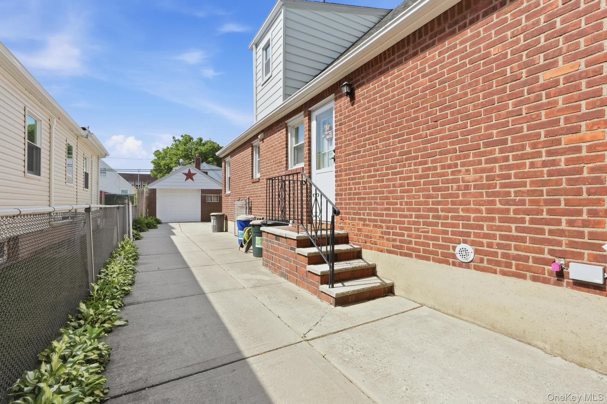 Single Family 86th Queens, NY 11426, MLS-1011434-16