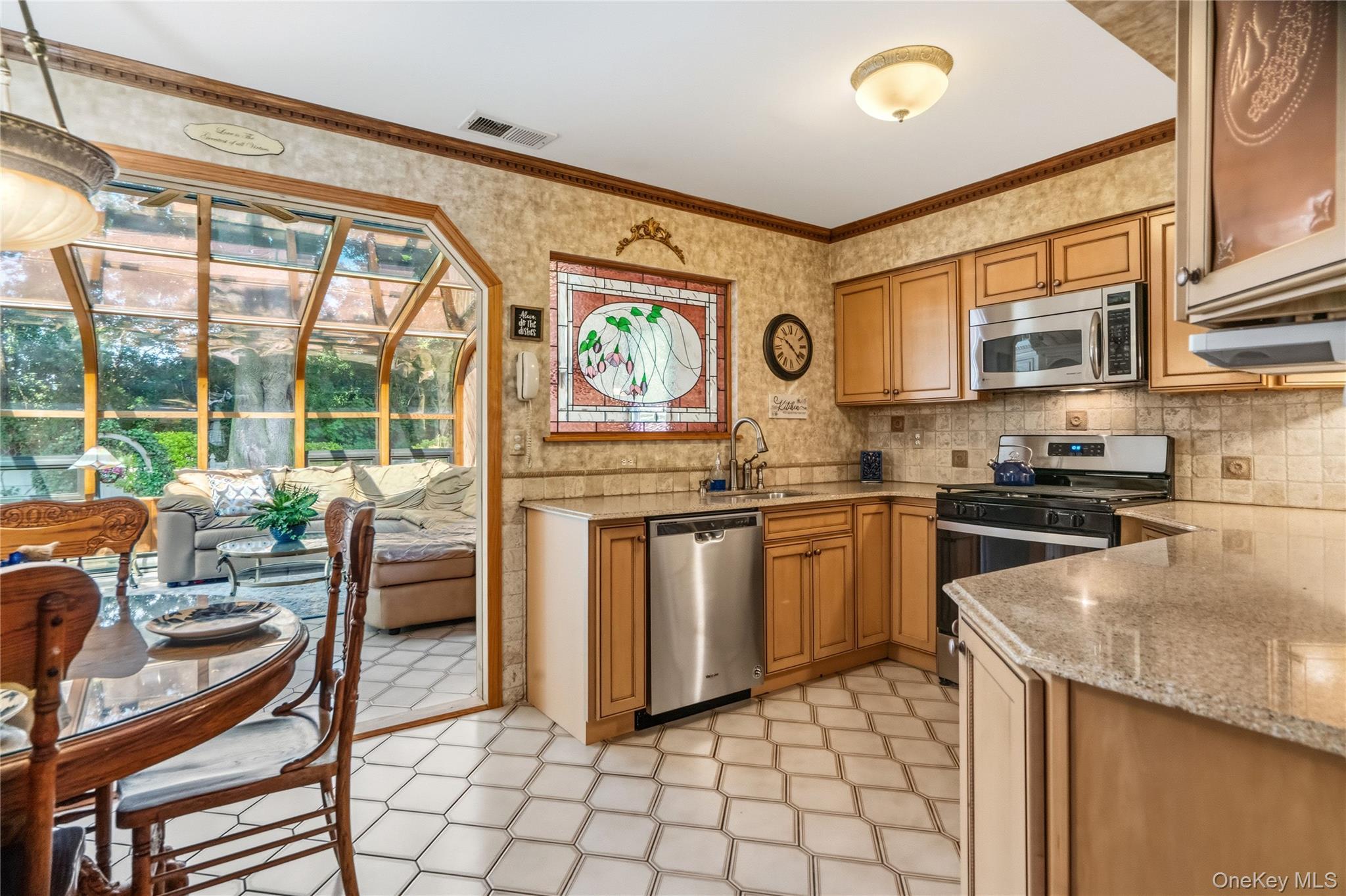 Single Family Greenbelt Parkway W Suffolk County, NY 11741, MLS-1011476-13