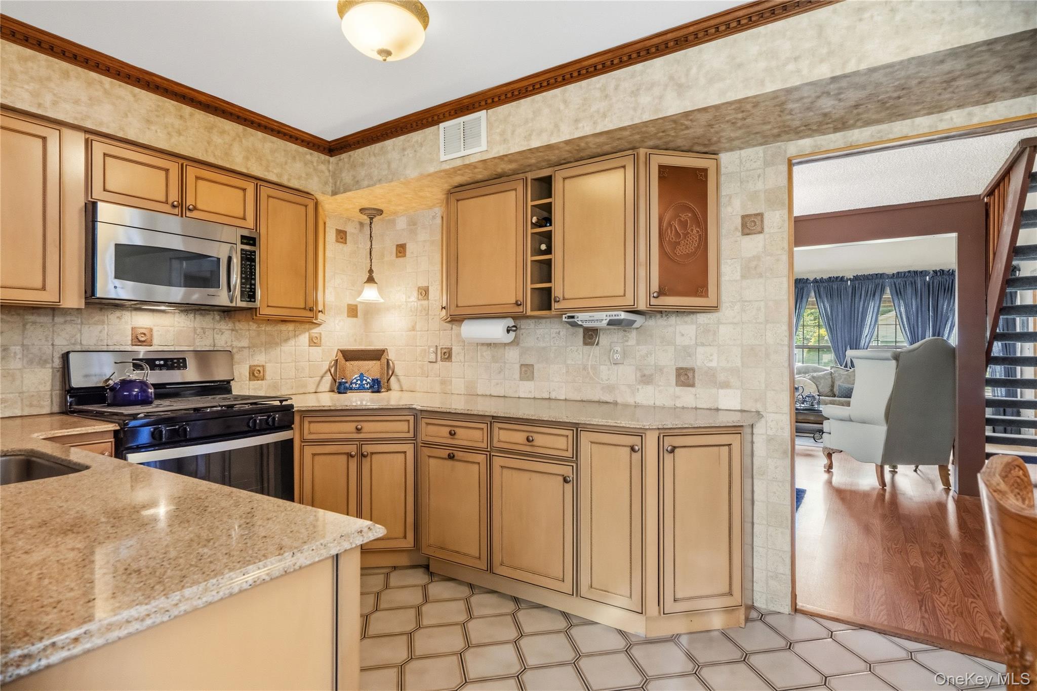 Single Family Greenbelt Parkway W Suffolk County, NY 11741, MLS-1011476-14