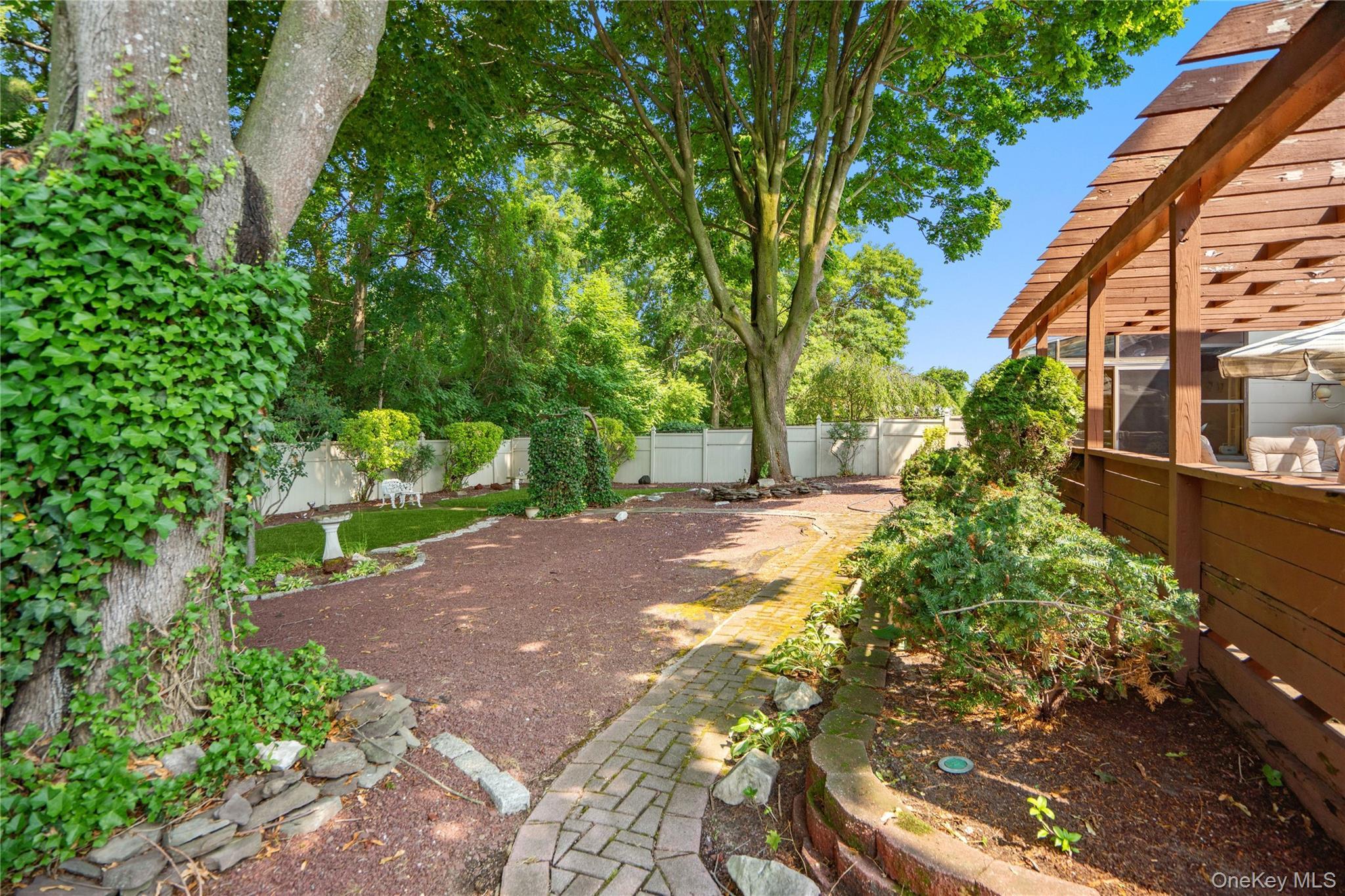 Single Family Greenbelt Parkway W Suffolk County, NY 11741, MLS-1011476-40