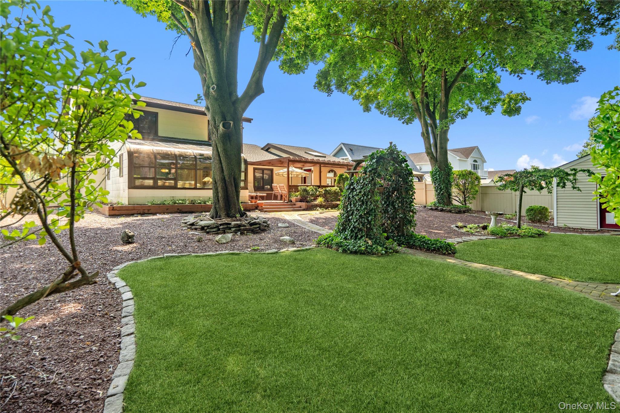 Single Family Greenbelt Parkway W Suffolk County, NY 11741, MLS-1011476-41