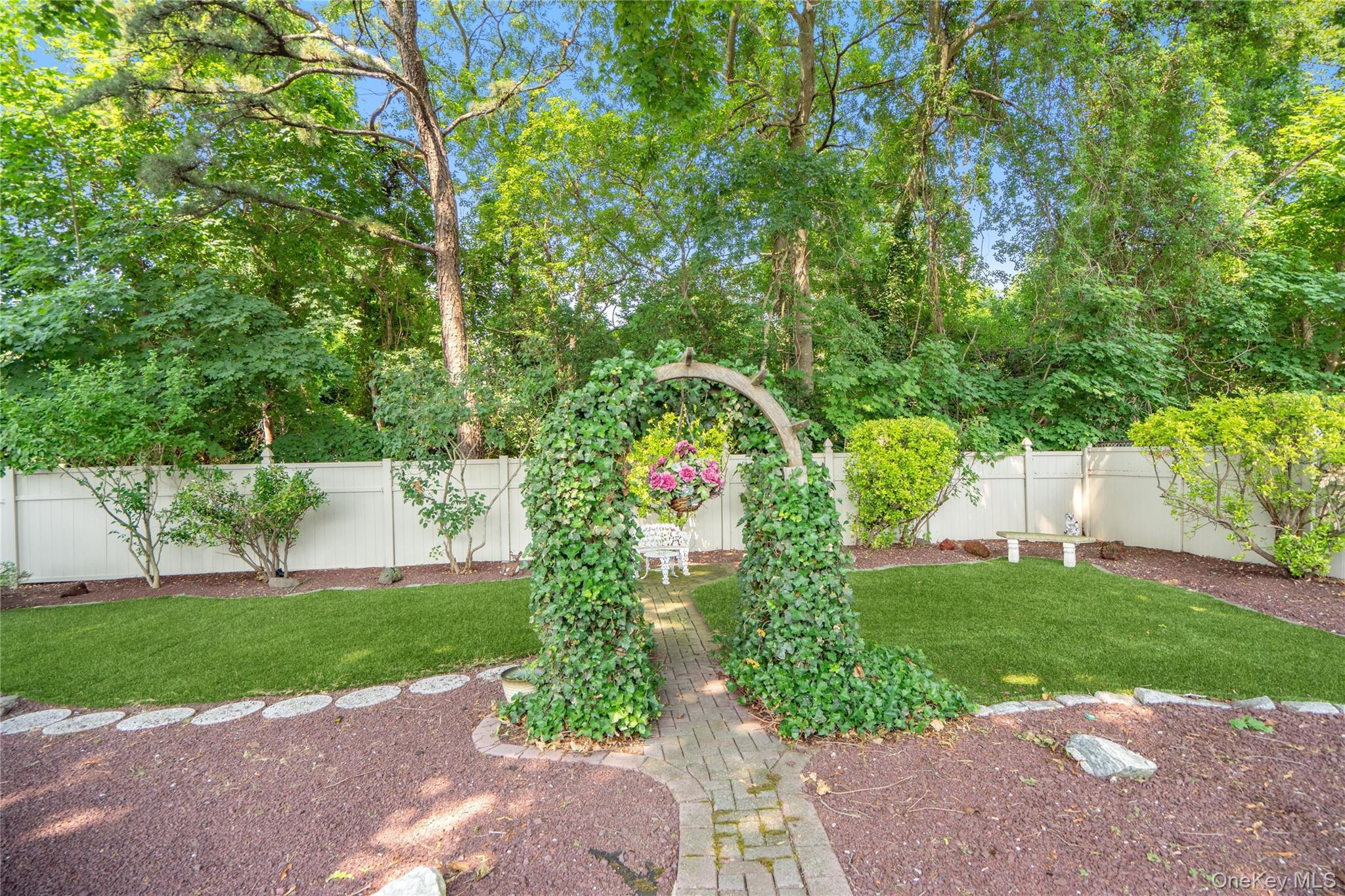 Single Family Greenbelt Parkway W Suffolk County, NY 11741, MLS-1011476-44