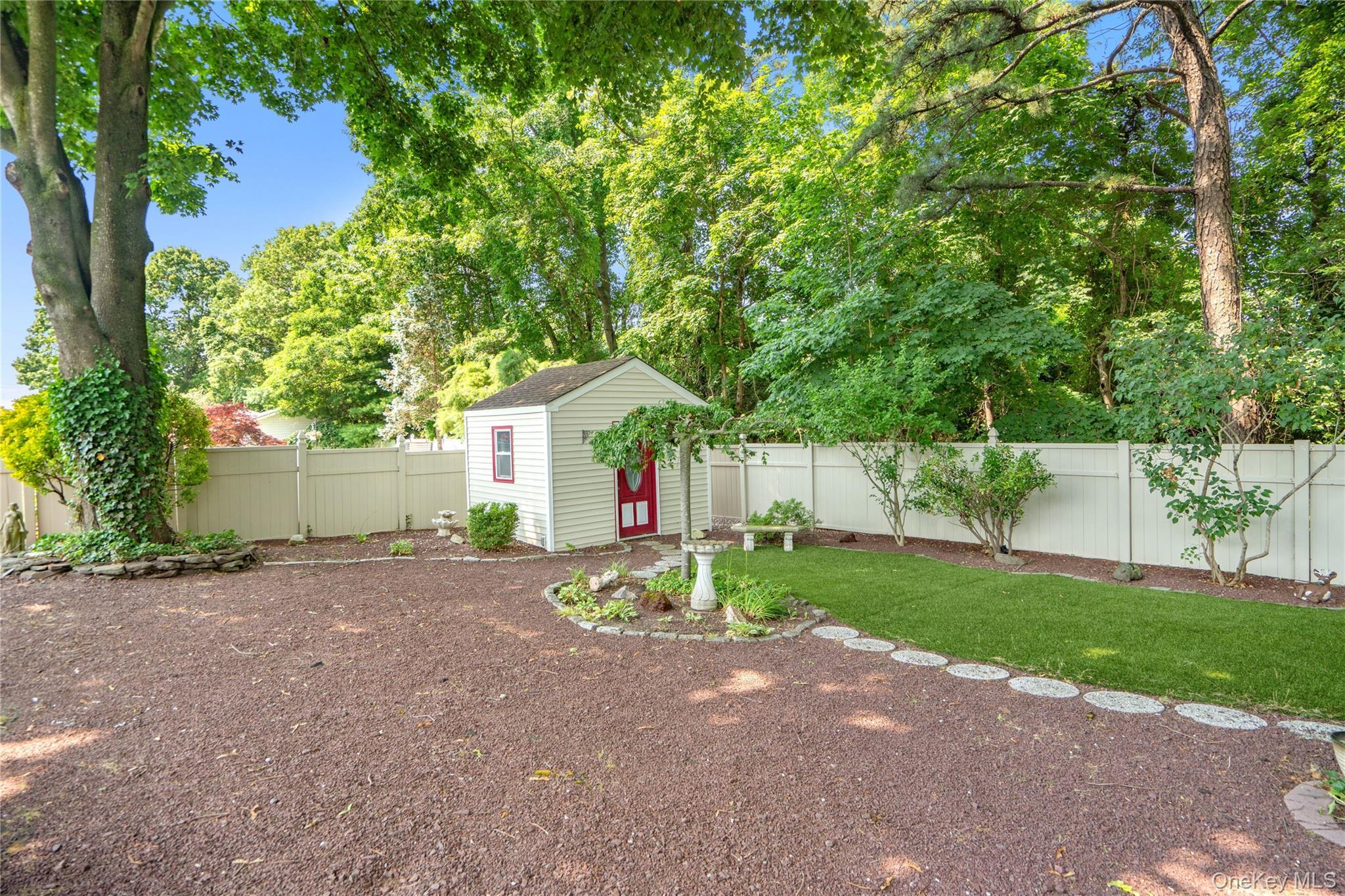 Single Family Greenbelt Parkway W Suffolk County, NY 11741, MLS-1011476-45