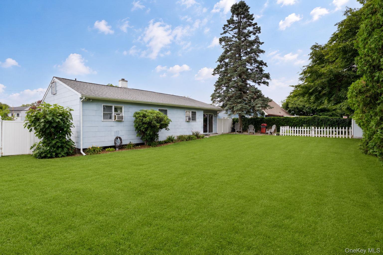 Single Family Stuyvesant Drive Suffolk County, NY 11776, MLS-1011489-20