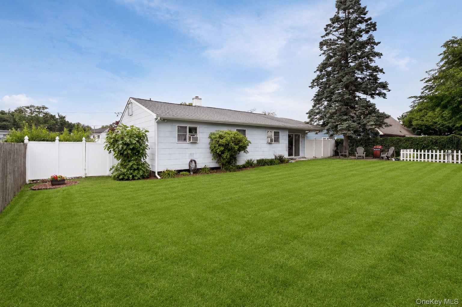 Single Family Stuyvesant Drive Suffolk County, NY 11776, MLS-1011489-21