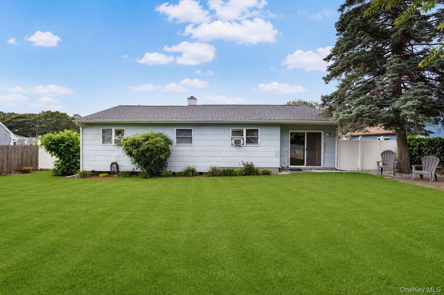 Single Family Stuyvesant Drive Suffolk County, NY 11776, MLS-1011489-22
