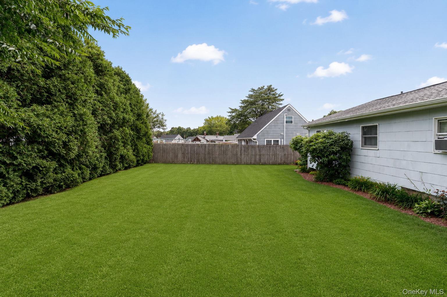 Single Family Stuyvesant Drive Suffolk County, NY 11776, MLS-1011489-25