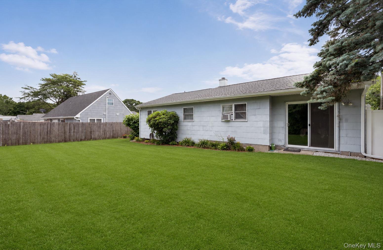 Single Family Stuyvesant Drive Suffolk County, NY 11776, MLS-1011489-26