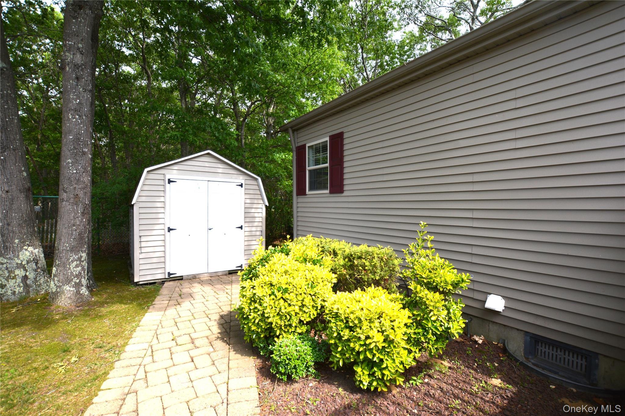 Single Family Old Country Road  Suffolk County, NY 11901, MLS-1011541-21