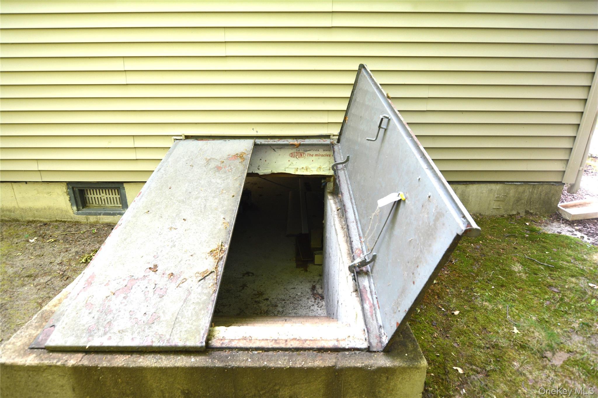 Single Family Old Country Road  Suffolk County, NY 11901, MLS-1011541-22