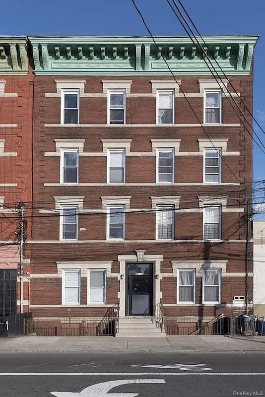 Commercial Sale in New York - Vernon Boulevard Queens, NY 11106