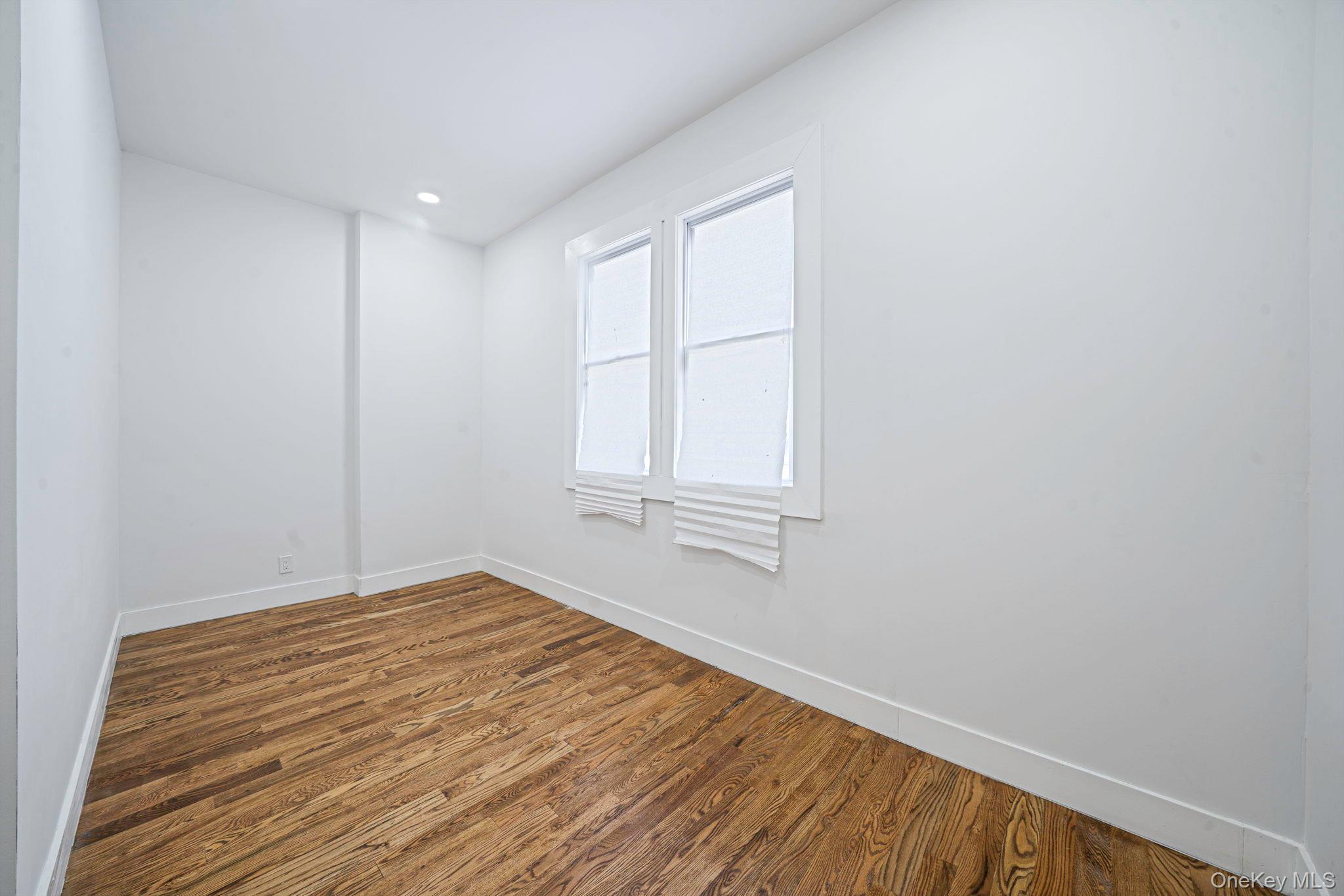 Single Family Montauk Queens, NY 11413, MLS-1011599-10
