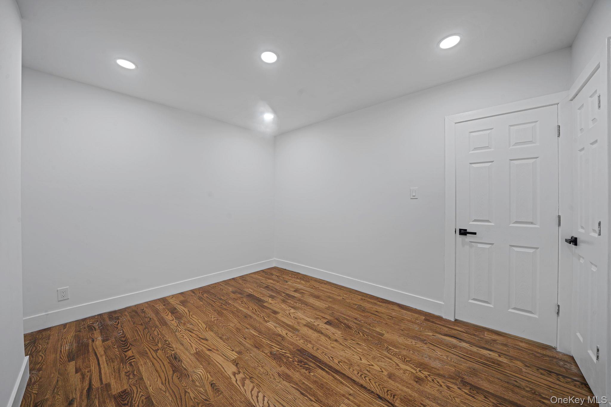 Single Family Montauk Queens, NY 11413, MLS-1011599-14