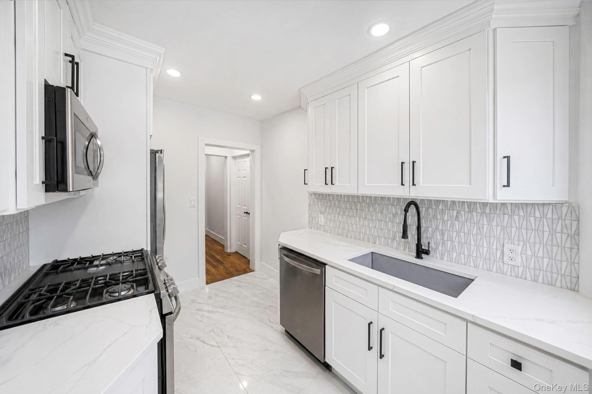 Single Family Montauk Queens, NY 11413, MLS-1011599-18